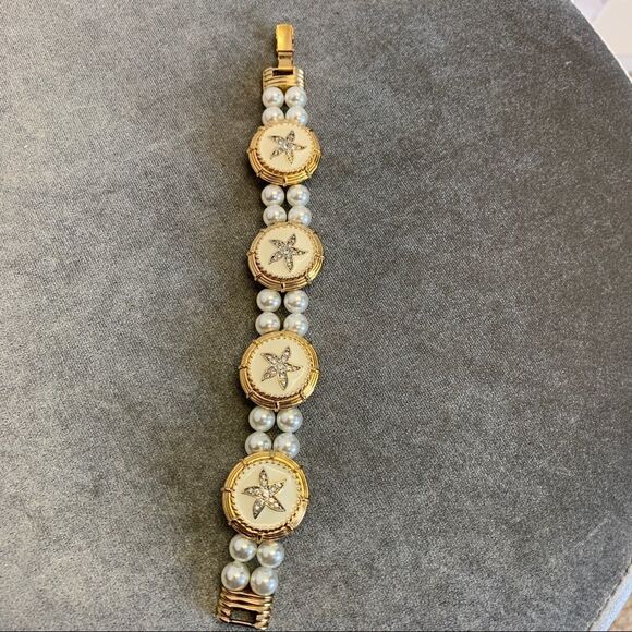 Vintage Butler Faux Pearl Starfish Bracelet Gold Tone & Enamel - Picture 3 of 9